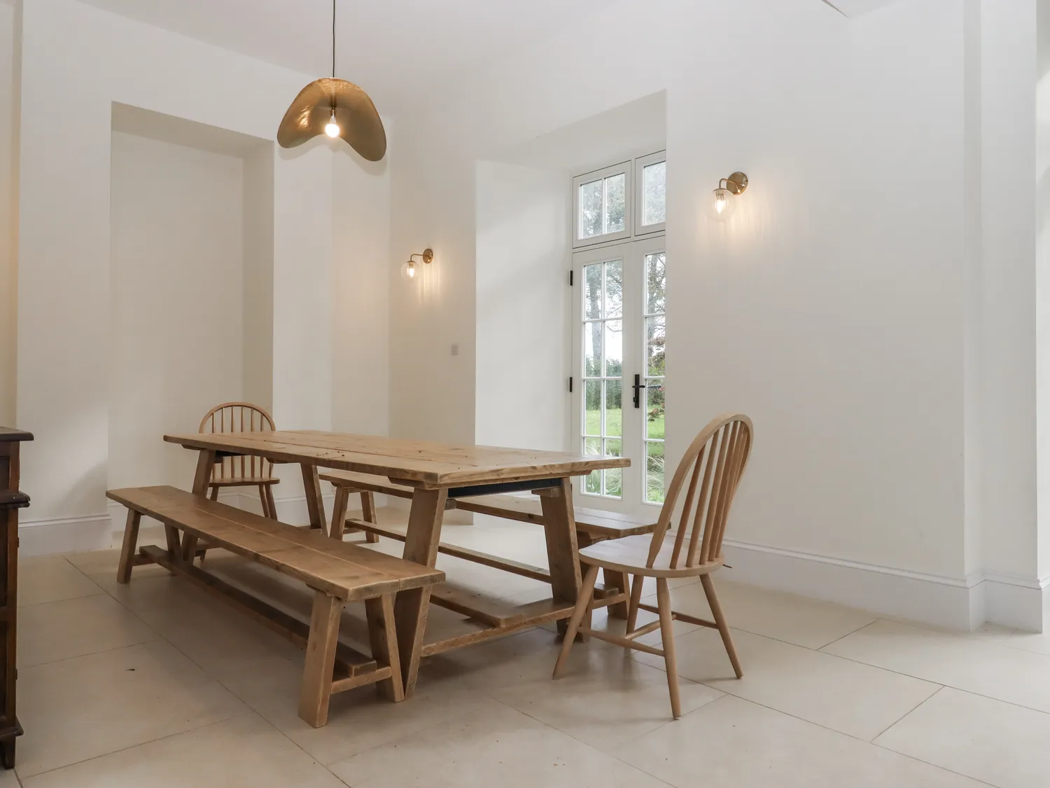 Kitchen breakfast table.